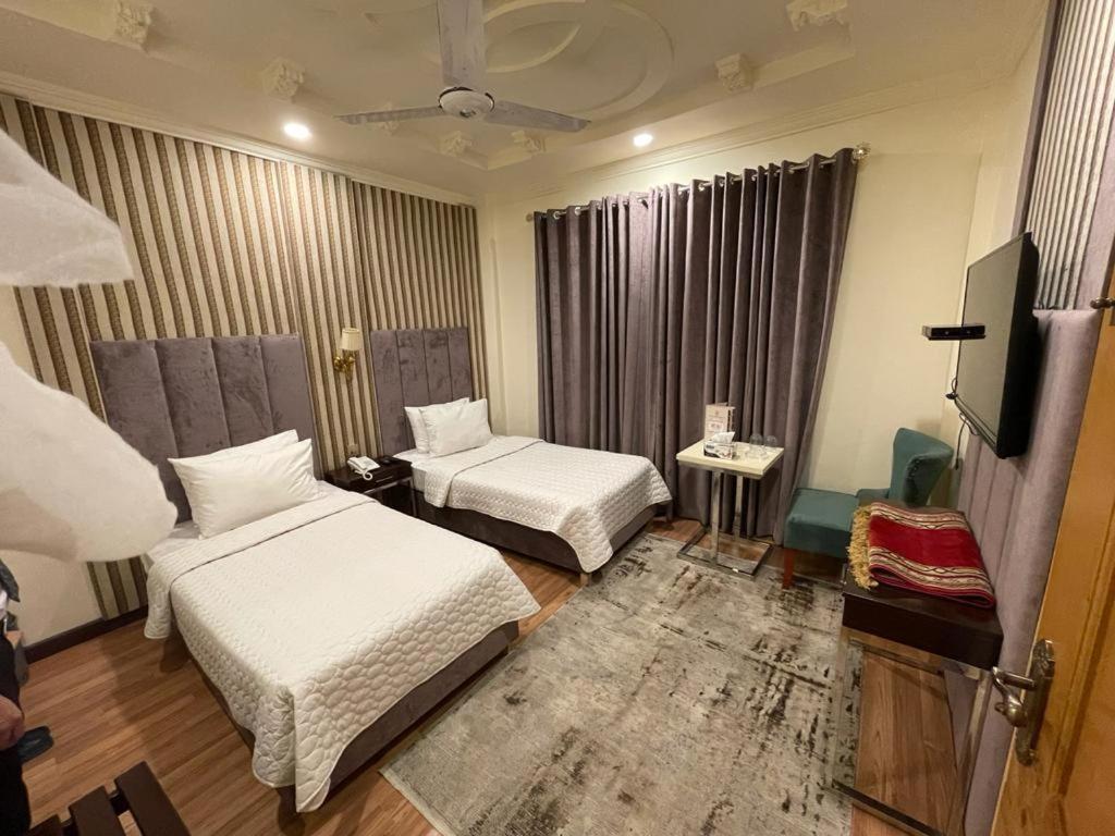 Shelton Rezidor Hotel Kumrat Road
